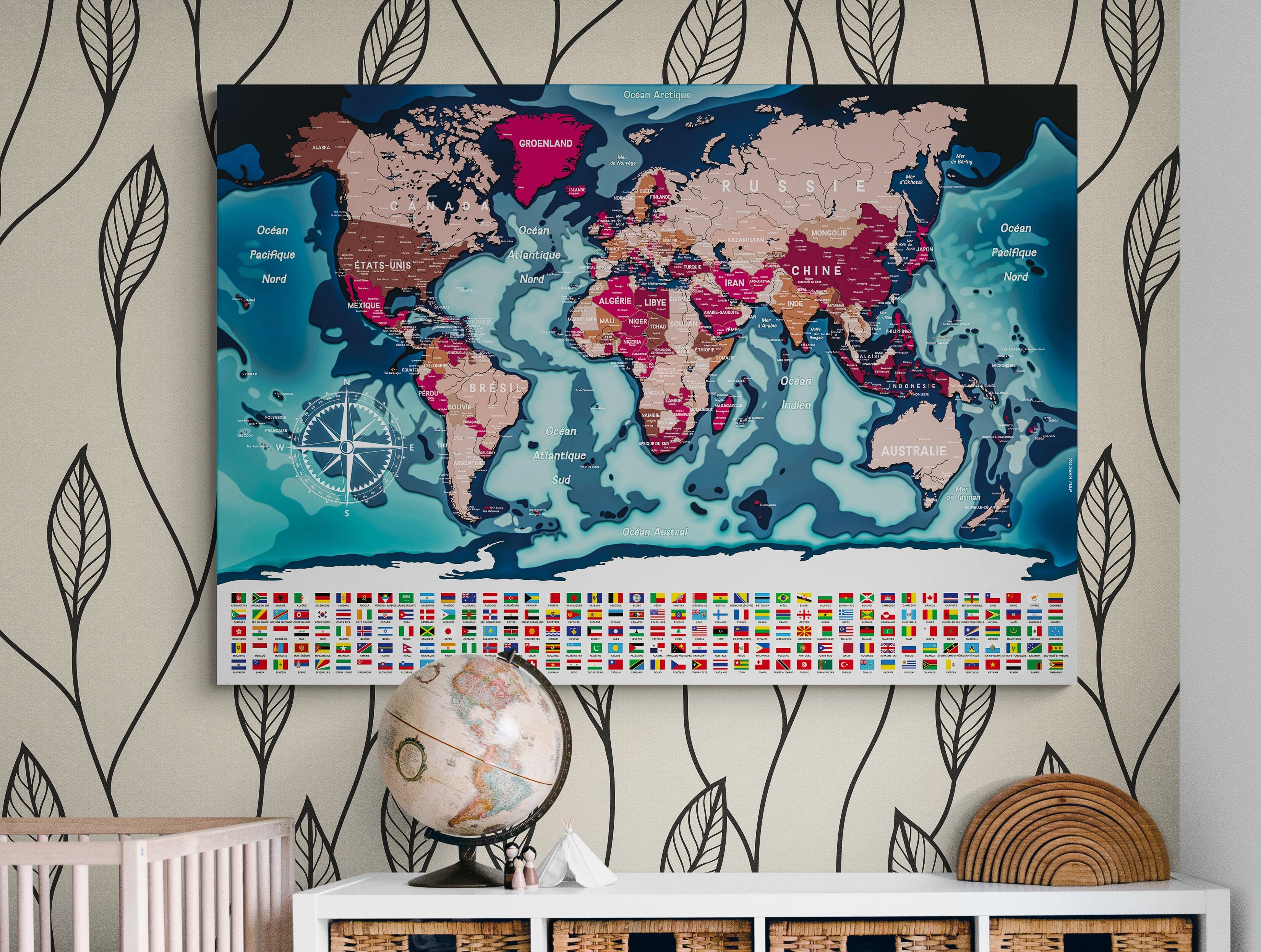 Carte géographique du monde-suspendu_dans_une_chambre_enfant