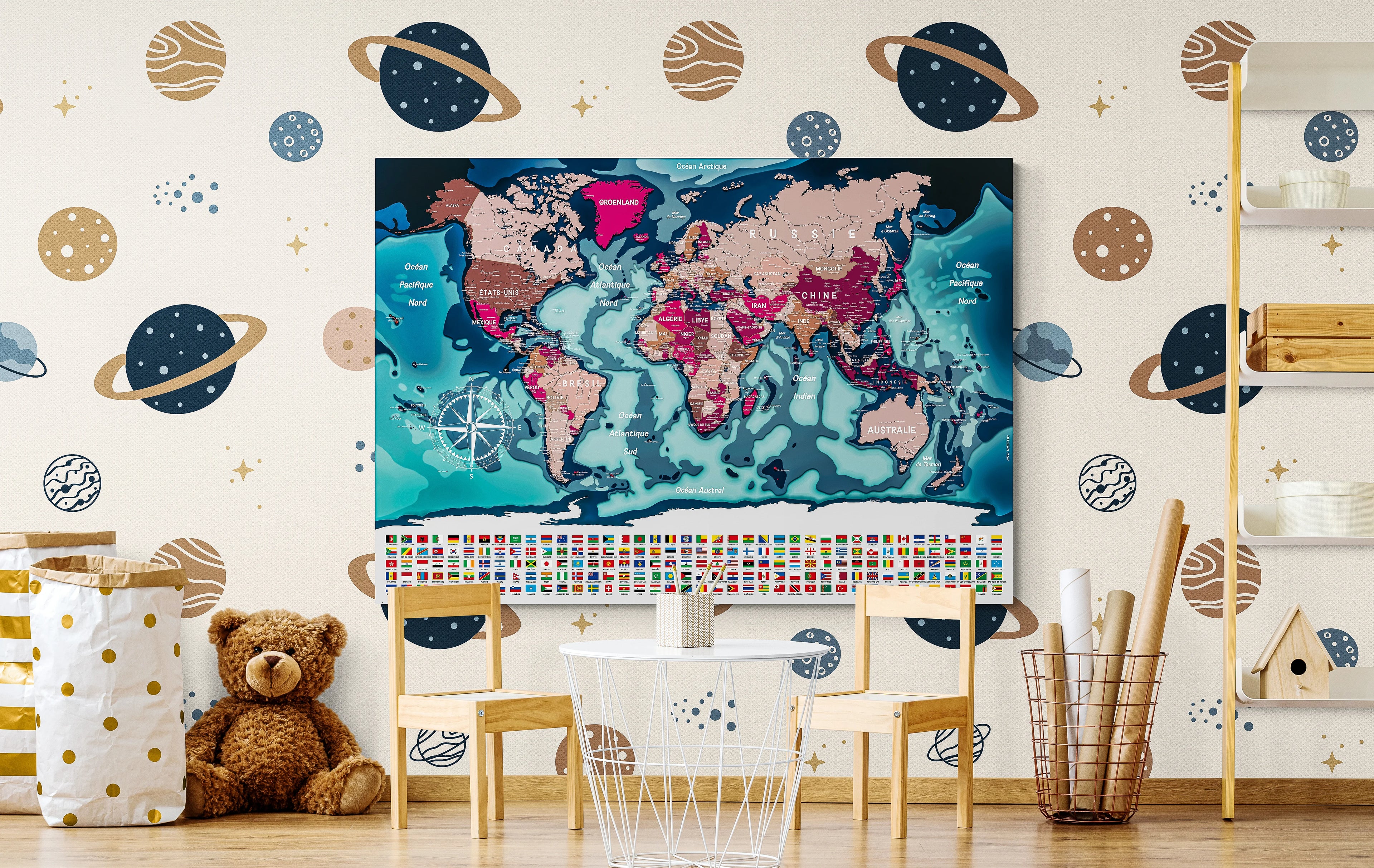 Carte du monde avec drapeaux dans une chambre d'enfant - Modernmap