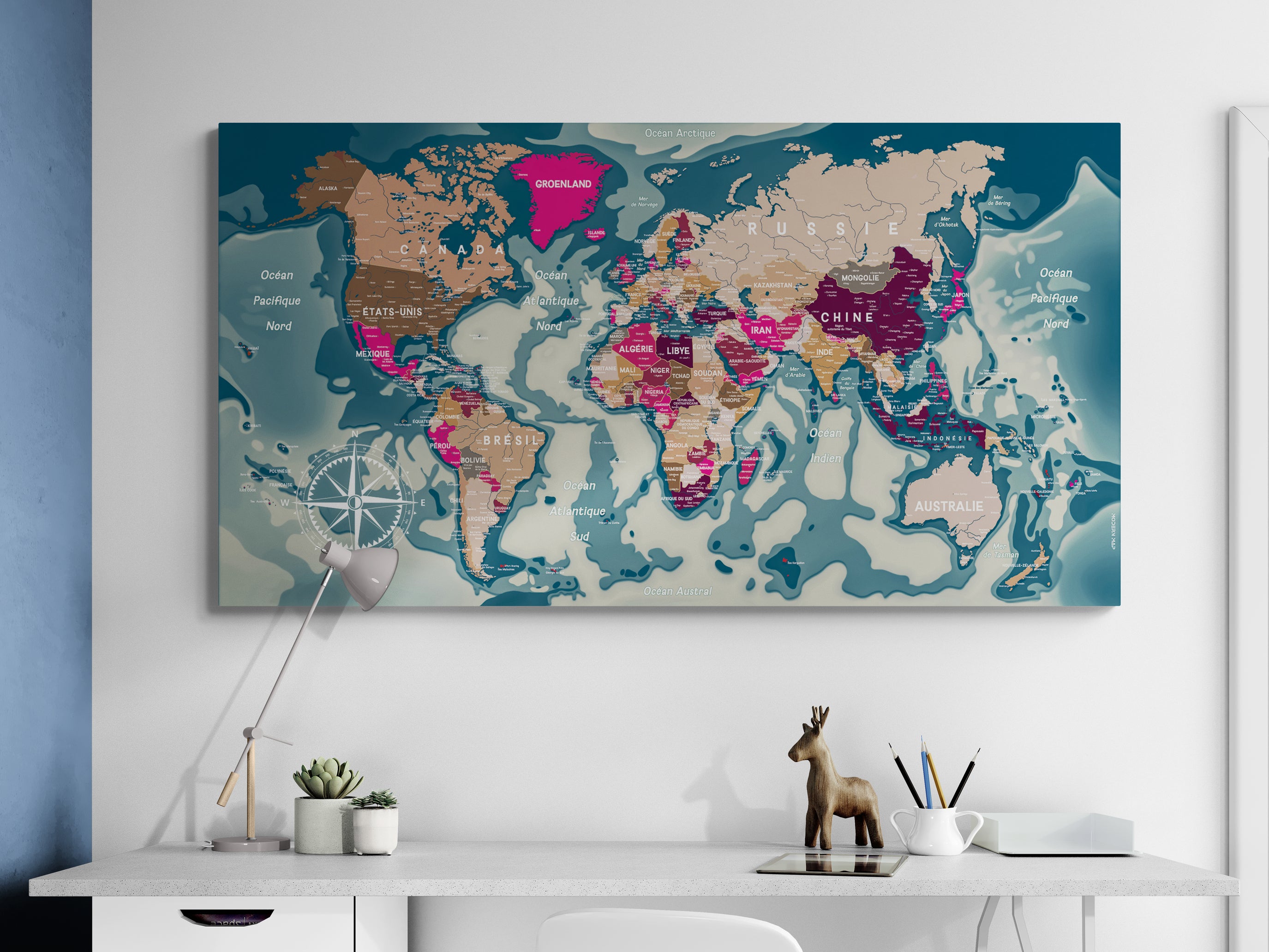 Carte du monde avec frontière internationale accroché au mur d'un bureau – Modernmap